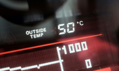 Un écran de tableau de bord d'un véhicule affiche une température extérieure de 50 degrés Celsius à Dubaï, le 23 mai 2025 aux Emirats arabes unis ( AFP / Giuseppe CACACE )