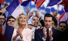La candidate du Rassemblement national à la présidentielle Marine Le Pen, et le président du RN Jordan Bardella, lors d'un meeting à Orléans, le 25 octobre 2026 ( AFP / Alain JOCARD )