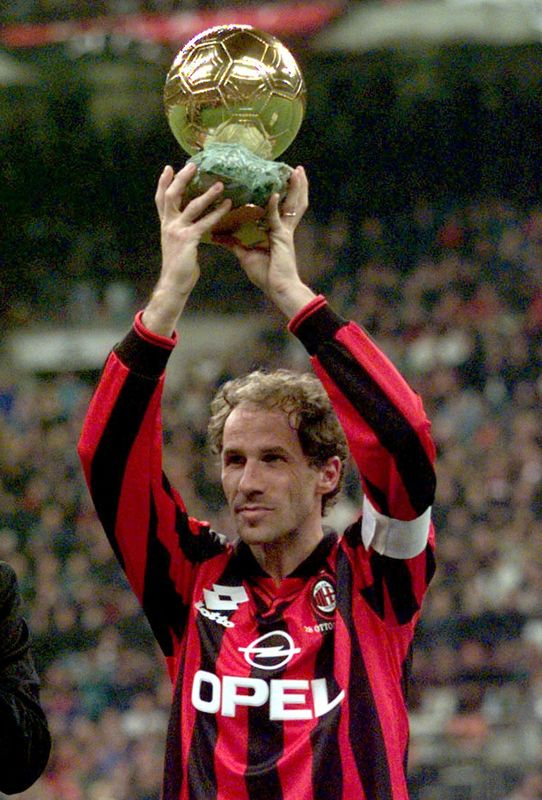 PHOTO D'ARCHIVES : Franco Baresi après son dernier match en octobre 1997