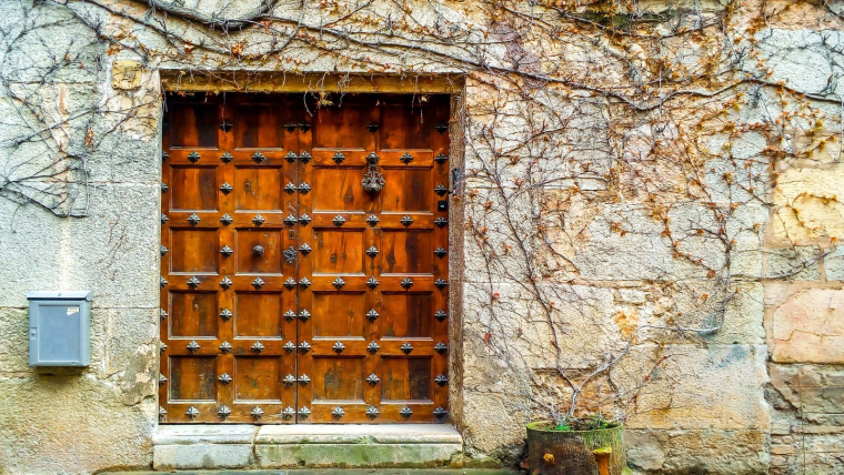 Il faudra être vigilant si la résidence contient du mobilier design, des pièces de collection, des équipements électroniques coûteux et ne pas hésiter à choisir une formule qui permet d'assurer tous les biens correctement. (Pixabay / Vane Monte)