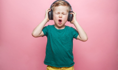 Des casques et écouteurs sans-fil pour s’isoler à la maison (Crédits photo : Shutterstock)