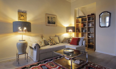 Appartement d’un usufruitier senior ayant cédé son bien immobilier à un investisseur dans le cadre d’une vente en nue-propriété.