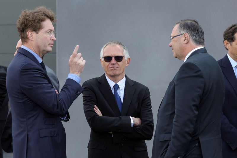 Ola Källenius, Patrick Pouyanne et Carlos Tavares, directeur général de Stellantis, lors de l'inauguration de la gigafactory d'Automotive Cells Company (ACC) à Billy-Berclau-Douvrin