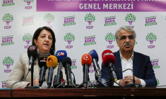 TURQUIE: TROIS RESPONSABLES DU PARTI PRO-KURDE HDP ARRÊTÉS
