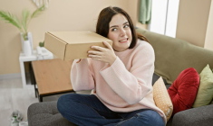 Retrouvez votre âme d’enfant et le plaisir d’ouvrir les pochettes-surprises grâce à la vente des colis mystères. ( crédit photo : Shutterstock )