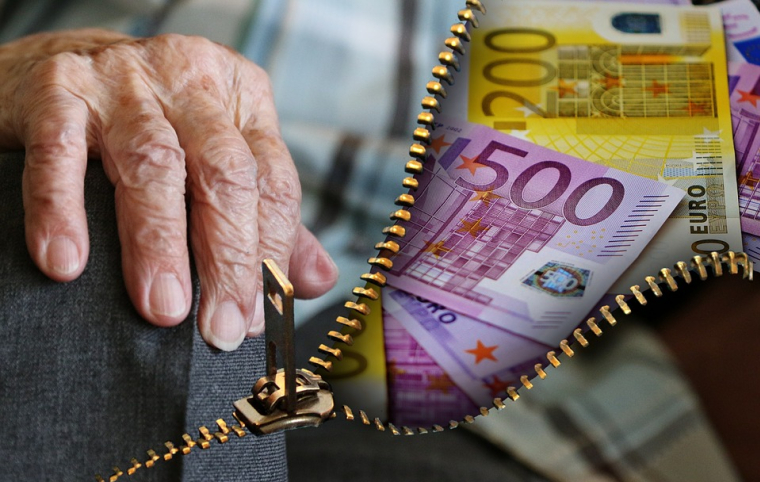 La revalorisation prévue par l'Agirc-Arrco va surtout bénéficier aux anciens salariés du privé. (Illustration) (Pixabay / Alexas_Fotos)
