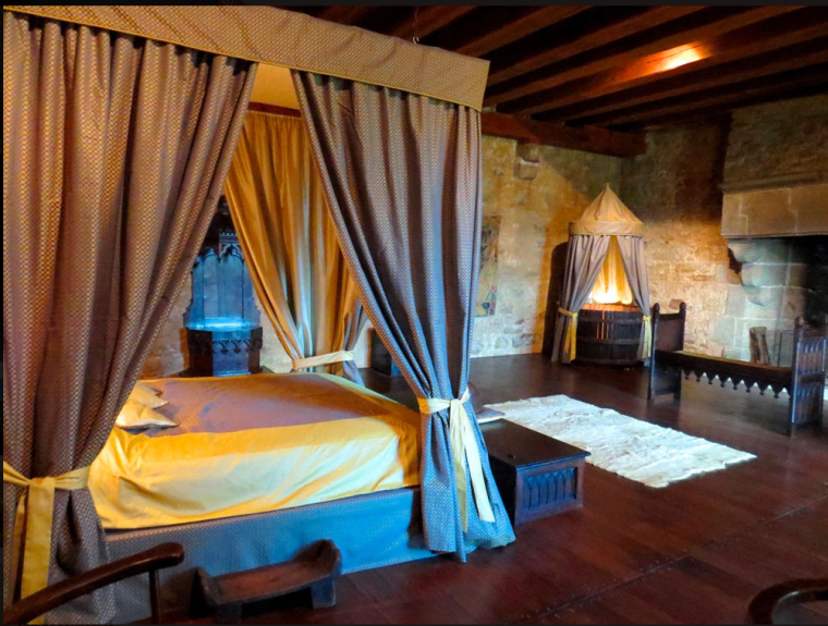 Cinq chambres d'hôtes à la décoration médiévale (Capture écran @grandsudinsolite)