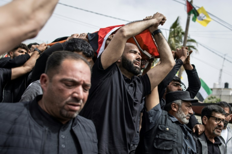 Les funérailles du jeune Amer Rabee à Turmus Ayya, le 7 avril 2025 en Cisjordanie occupée ( AFP / JOHN WESSELS )