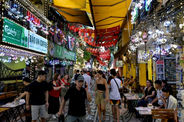 La célèbre et touristique "rue du train" à Hanoi, le 18 août 2025 ( AFP / Nhac NGUYEN )