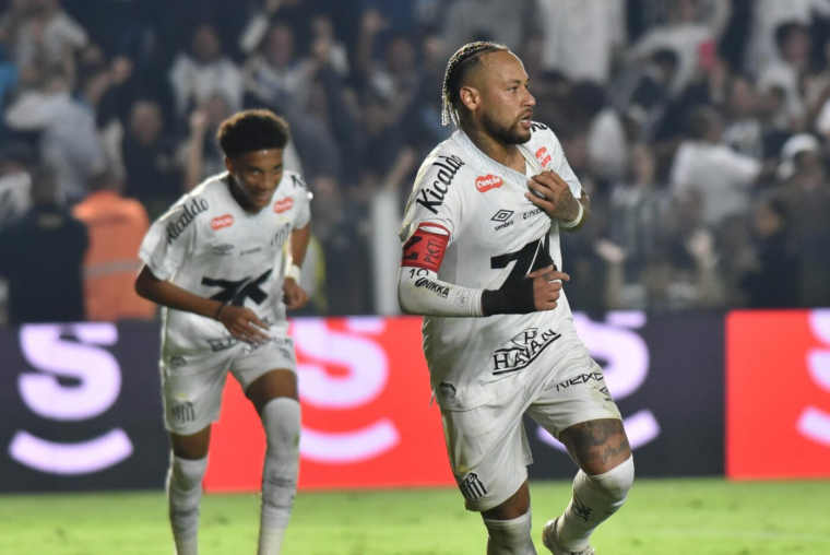 Neymar signe un retour tonitruant avec Santos