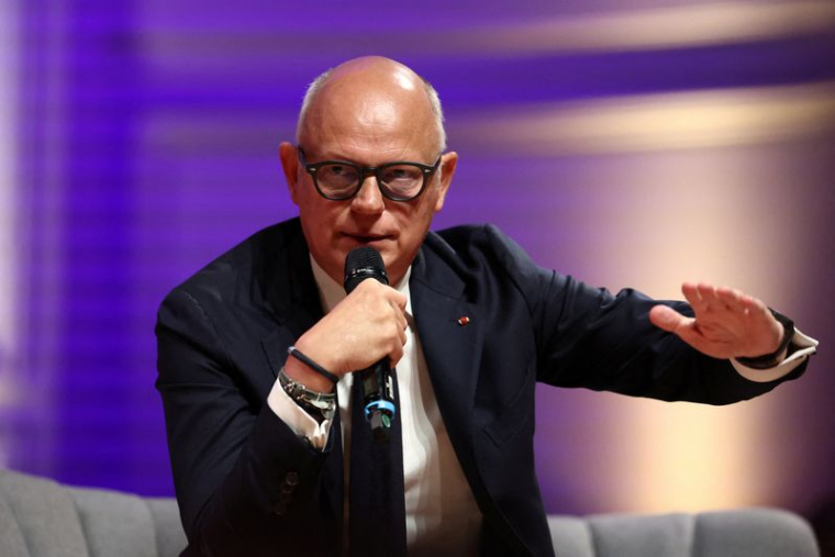 Édouard Philipe s'exprime au siège du MEDEF