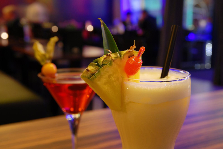 L’agence Nielsen IQ a dressé le classement d’après les ventes de cocktails réalisés dans 5.000 bars, cafés et restaurants de tout le pays. Illustration. (Josetxu / Pixabay)