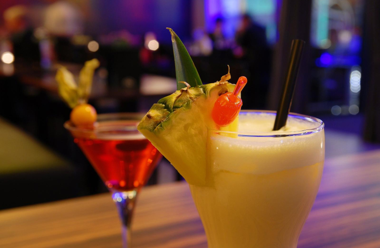 L’agence Nielsen IQ a dressé le classement d’après les ventes de cocktails réalisés dans 5.000 bars, cafés et restaurants de tout le pays. Illustration. (Josetxu / Pixabay)