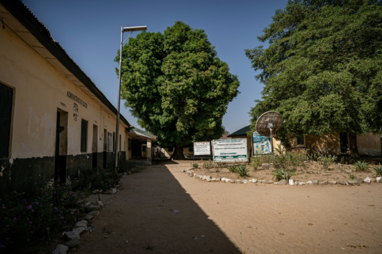 La cour déserte d'un lycée de Minna, capitale de l'Etat du Niger, au Nigeria, le 1er décembre, fermé après une récente vague d'enlèvement dans la région ( AFP / Light Oriye Tamunotonye )
