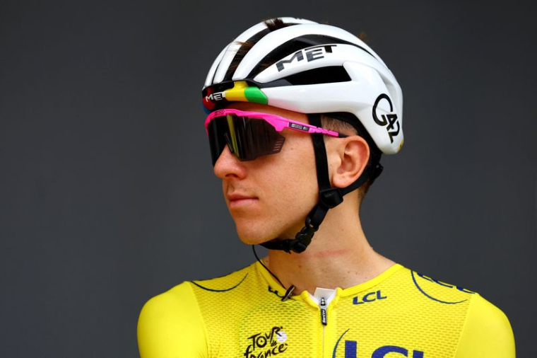 Le maillot jaune du Tour de France Tadej Pogacar