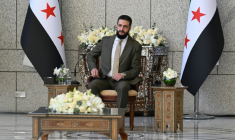 Le président syrien Ahmed al-Charia assiste à une réception en l'honneur d'une délégation du Conseil de sécurité des Nations Unies au palais présidentiel de Damas le 4 décembre 2025. ( AFP / LOUAI BESHARA )