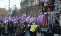 A Paris, une manifestation contre les violences faites aux femmes
