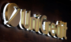 MUSTIER VEUT ACCÉLÉRER LA SCISSION DES ACTIVITÉS ÉTRANGÈRES D'UNICREDIT