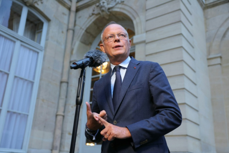 Edouard Philippe, président du parti Horizons, à la sortie de l'Hôtel Matignon, le 2 septembre 2025 à Paris ( AFP / Thomas SAMSON )