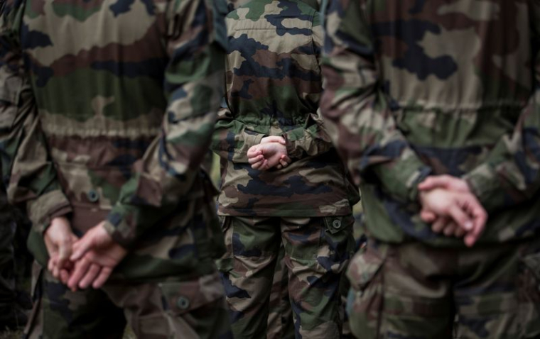 LES "TRIBUNES" DE MILITAIRES SONT "CONTRAIRES" À CE QU'ON ATTEND DE L'ARMÉE, DIT LE MAIRE