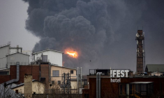 UKRAINE: UNE VILLE PROCHE DE TCHERNOBYL AUX MAINS DES RUSSES, BIDEN TRAITE POUTINE DE "BOUCHER"