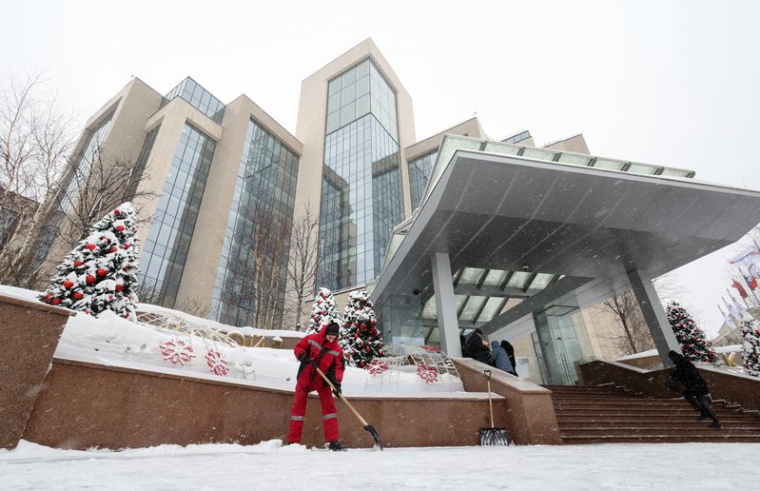 Vues du siège de la compagnie pétrolière Lukoil à Moscou