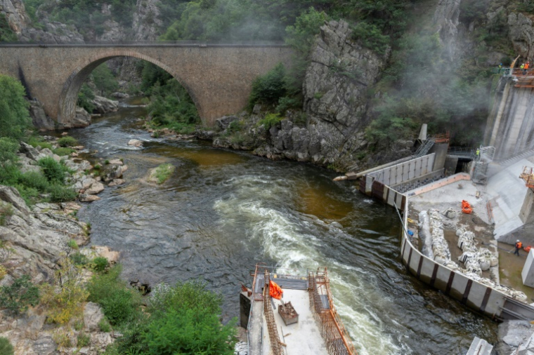 Le barrage hydroélectrique de Poutès (Haute-Loire), en août 2021 ( AFP / Thierry ZOCCOLAN )