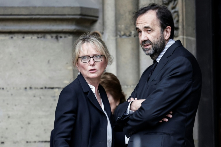 Claude Chirac et son mari, Frédéric Salat-Baroux, assistent aux funérailles de Bernadette Chirac le 12 juin 2026 à Paris ( AFP / STEPHANE DE SAKUTIN )