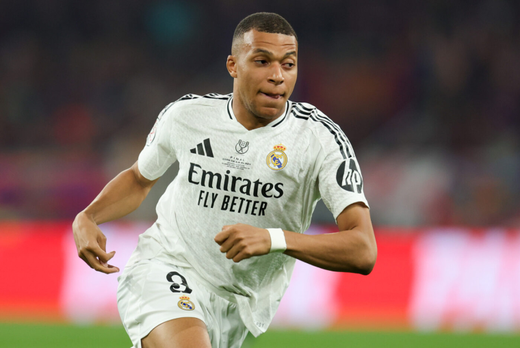 Incroyable mais vrai : Mbappé inscrit le premier coup franc direct de sa carrière !