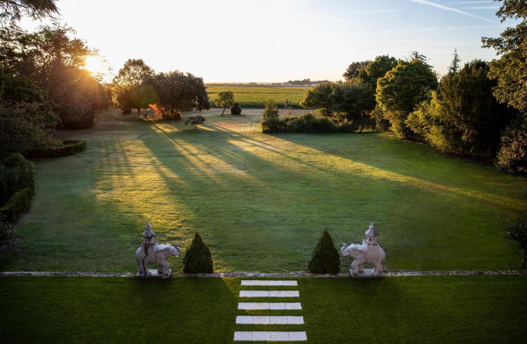 Menez la vie de château dans le vignoble bordelais (Crédits photo : Shutterstock)