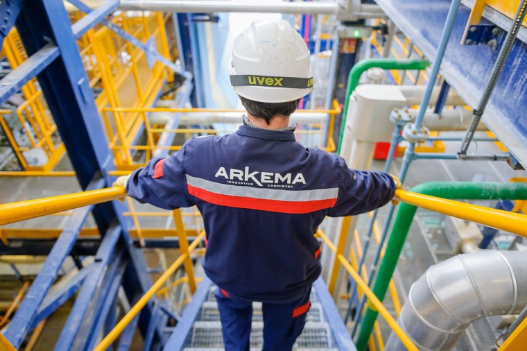 Personnel technique sur le site Arkema de Mont. (crédit photo : Arkema / Vincent Colin )