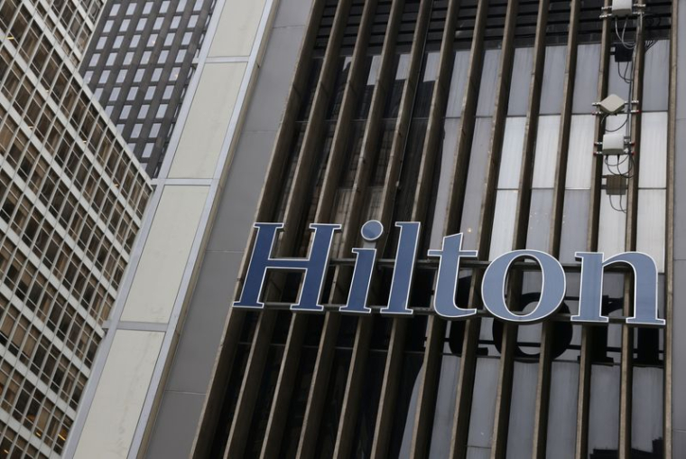 Enseigne d'un hôtel Hilton à Manhattan, New York.
