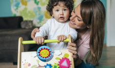 Les sommes déposées sur le Livret A d’un mineur appartiennent à l’enfant. Toute utilisation en dehors de son intérêt exclusif est strictement encadrée par la loi et peut être sanctionnée. ( crédit photo : Getty Images )