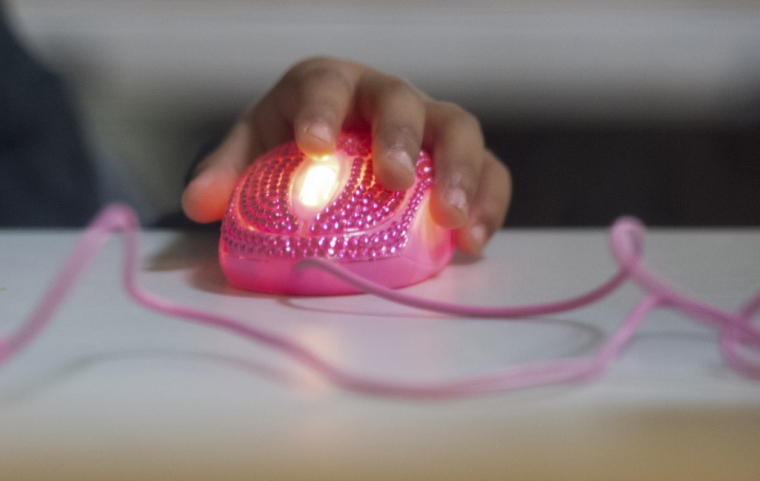 Le hacking ouvre la porte à de nouvelles cyberattaques, notamment des attaques par rançongiciel, des extorsions et des vols de cryptomonnaies (illustration) ( AFP / ROBYN BECK )