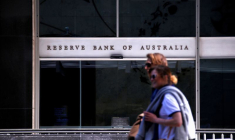AUSTRALIE: LA BANQUE CENTRALE RELÈVE SON TAUX DIRECTEUR À 0,35%