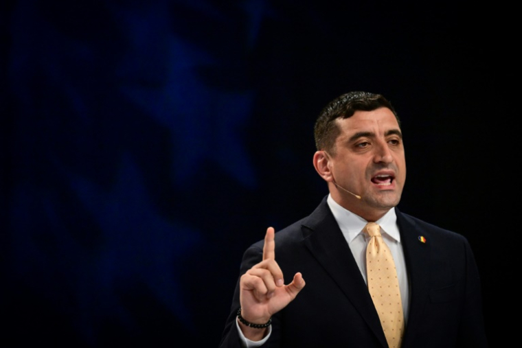 Le nationaliste George Simion, candidat à la présidentielle en Roumanie, le 8 mai 2025 à Bucarest ( AFP / Daniel MIHAILESCU )