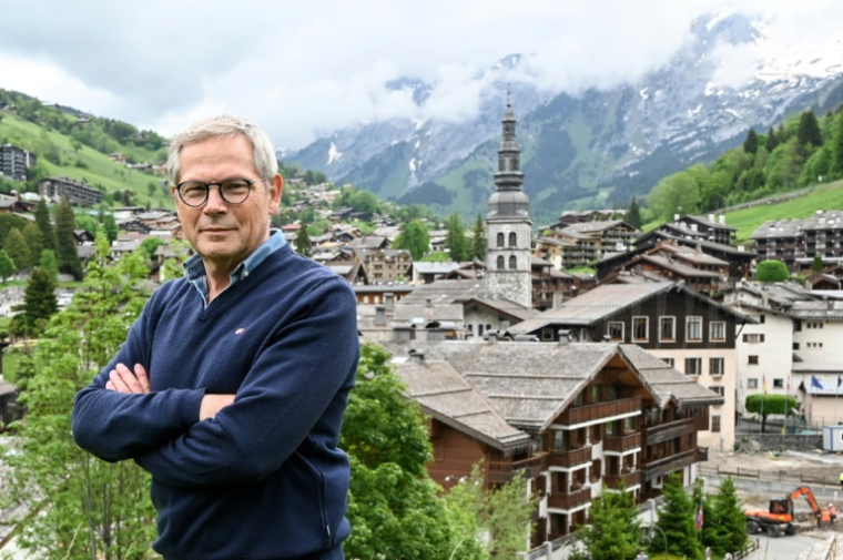 Le maire de La Clusaz Didier Thévenet, ici le 7 juin 2021, prend acte "avec regret" de la décision de justice d'annuler le projet critiqué de retenue d'eau ( AFP / PHILIPPE DESMAZES )