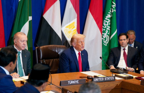 Donald Trump, Tayyip Erdogan et Marco Rubio assistent à une réunion multilatérale lors de la 80e Assemblée générale des Nations unies, à New York City