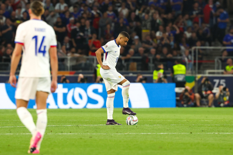 Faut-il insister avec Kylian Mbappé en pointe ?