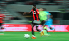 Le joueur de l'OGC Nice Jérémie Boga joue contre le SC Fribourg, le 6 novembre 2025 à Nice (Alpes-Maritimes) ( AFP / Frederic DIDES )