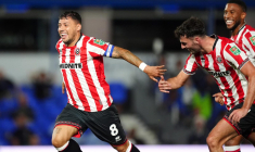 Un somptueux lob du milieu de terrain en Carabao Cup