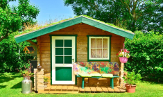 Abri de jardin ou véranda non déclarés : attention aux sanctions ! / iStock.com - Brinja Schmidt