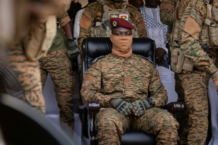Le chef de la junte, le capitaine Ibrahim Traoré à la cérémonie du 35e anniversaire de l'assassinat de Thomas Sankara, à Ouagadougou, le 15 octobre 2022 au Burkina Faso ( AFP / OLYMPIA DE MAISMONT )