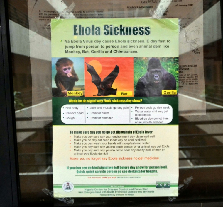 Une affiche "Maladie à virus Ebola" apposée à l’entrée principale du bureau du ministre de la Santé, à Abuja, le 6 août 2014 au Nigeria ( AFP / STRINGER )