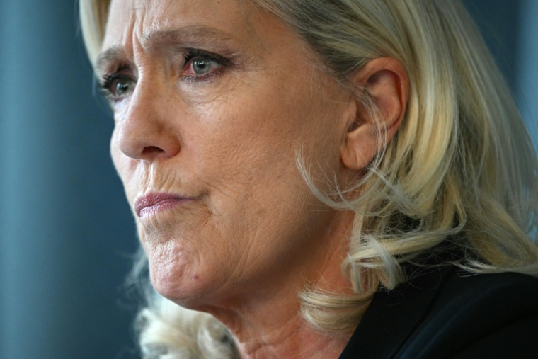 La candidate RN à la présidentielle Marine Le Pen à Moissac dans le Tarn-et-Garonne le 12 octobre 2026 ( AFP / Lionel BONAVENTURE )