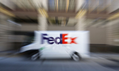 FEDEX ABAISSE ENCORE SA PRÉVISION DE BPA ANNUEL