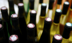 Wine Paris, salon international de référence dédié au vin, ouvre lundi en pleine tourmente géopolitique et climatique pour le secteur ( AFP / LOIC VENANCE )