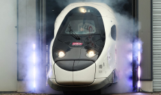 Le lancement du TGV M était d'abord espéré pour les Jeux olympiques de 2024 (illustration) ( AFP / FREDERICK FLORIN )