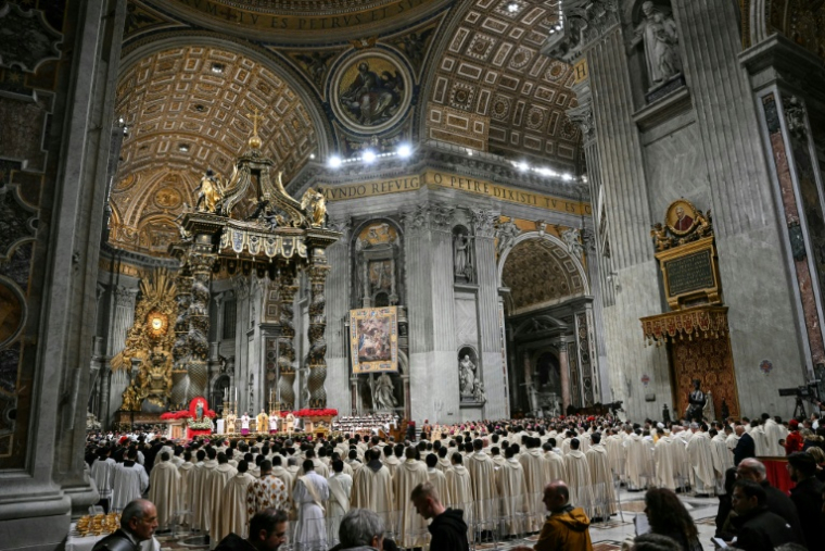 Le pape Léon XIV célèbre la messe de Noël le 24 décembre 2025 dans la basilique Saint-Pierre au Vatican ( AFP / Andreas SOLARO )