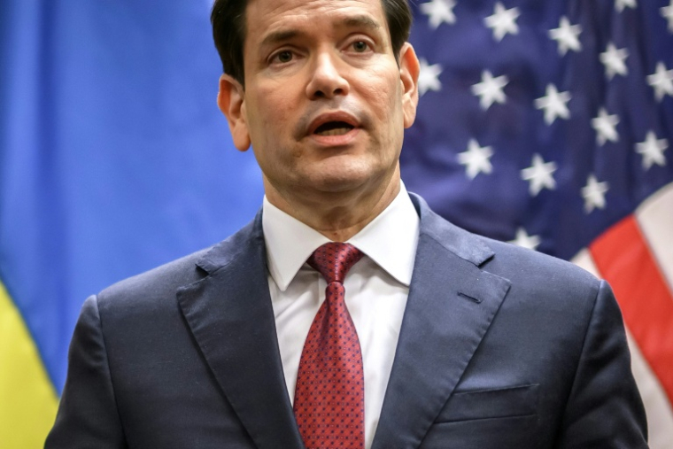 Le chef de la diplomatie américaine Marco Rubio lors d'une conférence de presse le 23 novembre 2025 dans la ville suisse de Genève ( AFP / Fabrice Coffrini )